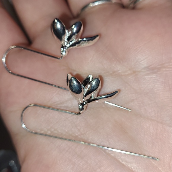 Tulip Garden Earrings - Picture 6 of 6